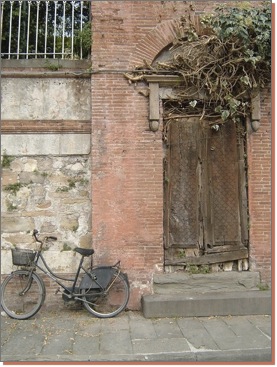 Türe mit Velo